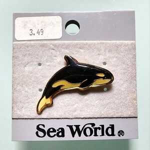 Vintage Sea World Shamu The Whale Pin